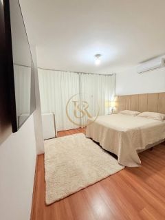 Casa Para Temporada com 05 quartos 04 suítes no bairro Perequê em Porto Belo