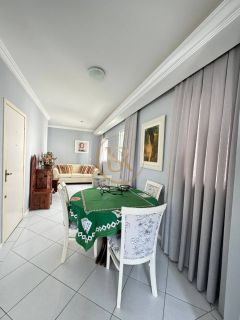 Apartamento próximo ao mar disponível para temporada na Meia Praia