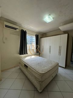 Apartamento próximo ao mar disponível para temporada na Meia Praia