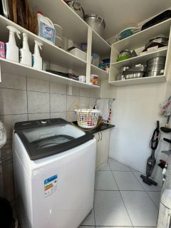 Apartamento próximo ao mar disponível para temporada na Meia Praia