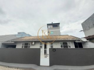 Casa Para Vender com 03 quartos 01 suítes no bairro Vila Nova em Porto Belo