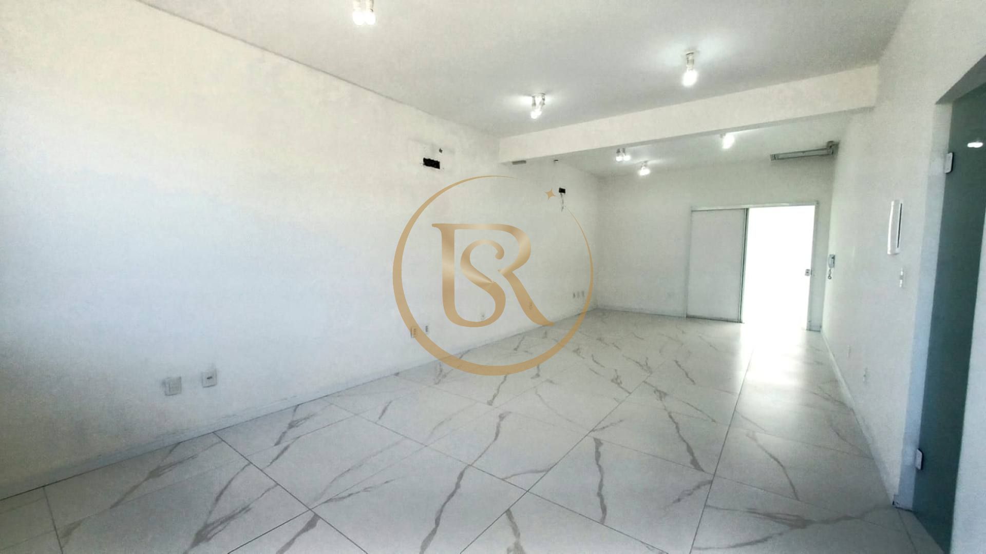 Sala Comercial no Perequê em Porto Belo