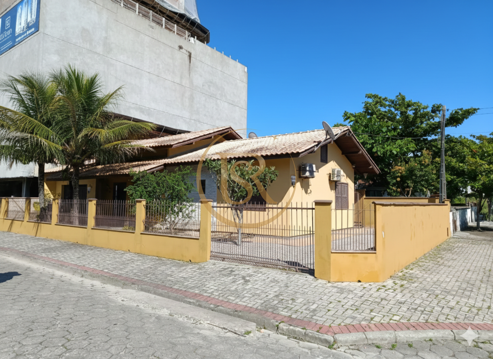 Casa Para Alugar com 3 quartos 1 suítes no bairro Balneário perequê em Porto Belo