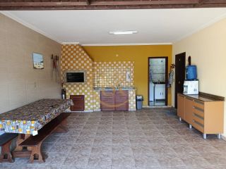 Casa Para Alugar com 3 quartos 1 suítes no bairro Balneário perequê em Porto Belo