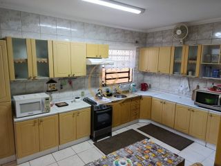 Casa Para Alugar com 3 quartos 1 suítes no bairro Balneário perequê em Porto Belo