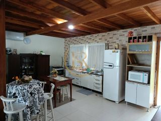 Casa Para Alugar com 3 quartos no bairro Meia Praia em Itapema