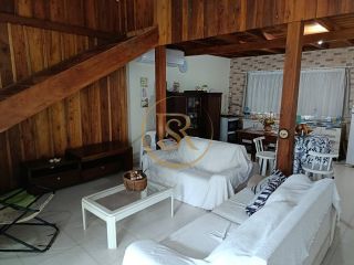 Casa Para Alugar com 3 quartos no bairro Meia Praia em Itapema