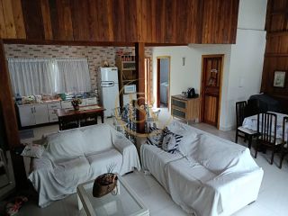 Casa Para Alugar com 3 quartos no bairro Meia Praia em Itapema