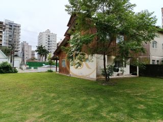 Casa Para Alugar com 3 quartos no bairro Meia Praia em Itapema