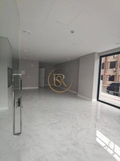 Sala de esquina na Av Nereu Ramos / Meia Praia - SC!