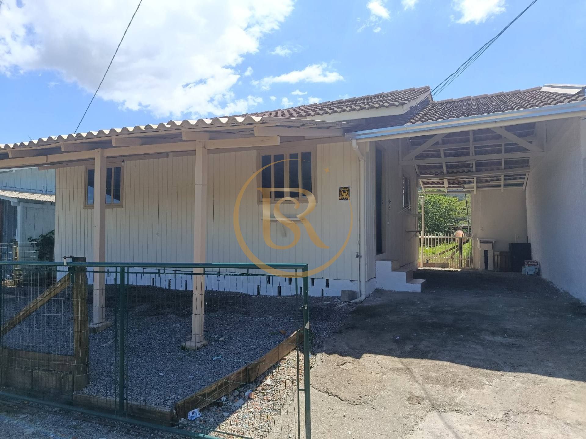 Casa Para Alugar com 2 quartos no bairro Alto Perequê, em Porto Belo