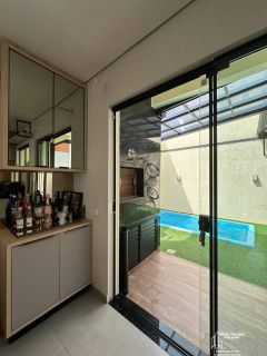 Lindo Sobrado Finamente Mobiliado com Piscina no Itacolomi em Balneário Piçarras