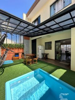Lindo Sobrado Finamente Mobiliado com Piscina no Itacolomi em Balneário Piçarras