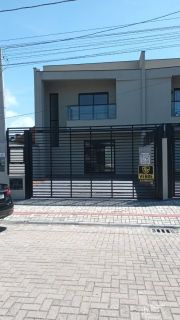 Sobrado com Piscina no Itacolomi em Balneário Piçarras