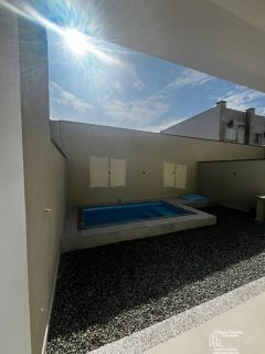 Sobrado com Piscina no Itacolomi em Balneário Piçarras