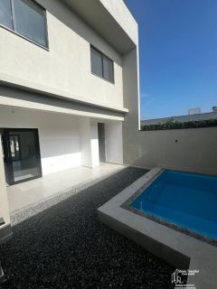 Sobrado com Piscina no Itacolomi em Balneário Piçarras