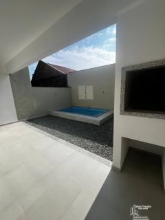 Sobrado com Piscina no Itacolomi em Balneário Piçarras