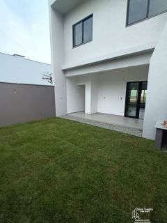 Sobrado Com Piscina no Itacolomi em Balneário Piçarras