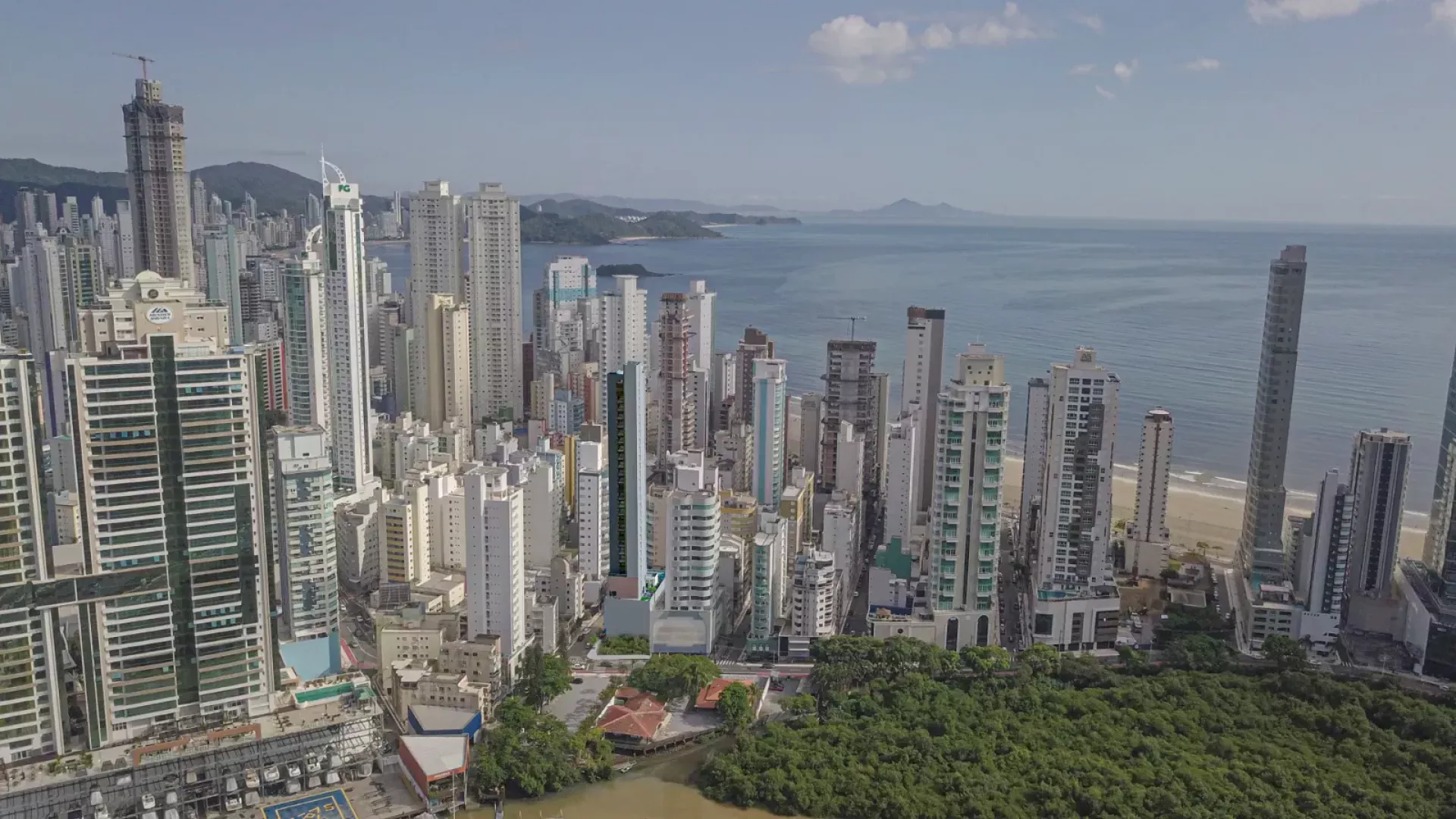 Apartamento com 4 suítes na Barra Sul em Balneário Camboriu