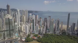 Apartamento com 4 suítes na Barra Sul em Balneário Camboriu