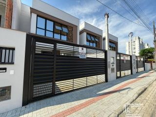 Sobrado com 3 suítes no Itacolomi em Balneário Piçarras