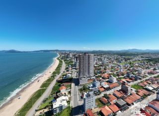 Apartamento Frente Mar com 2 Suítes no Itacolomi em Balneário Piçarras