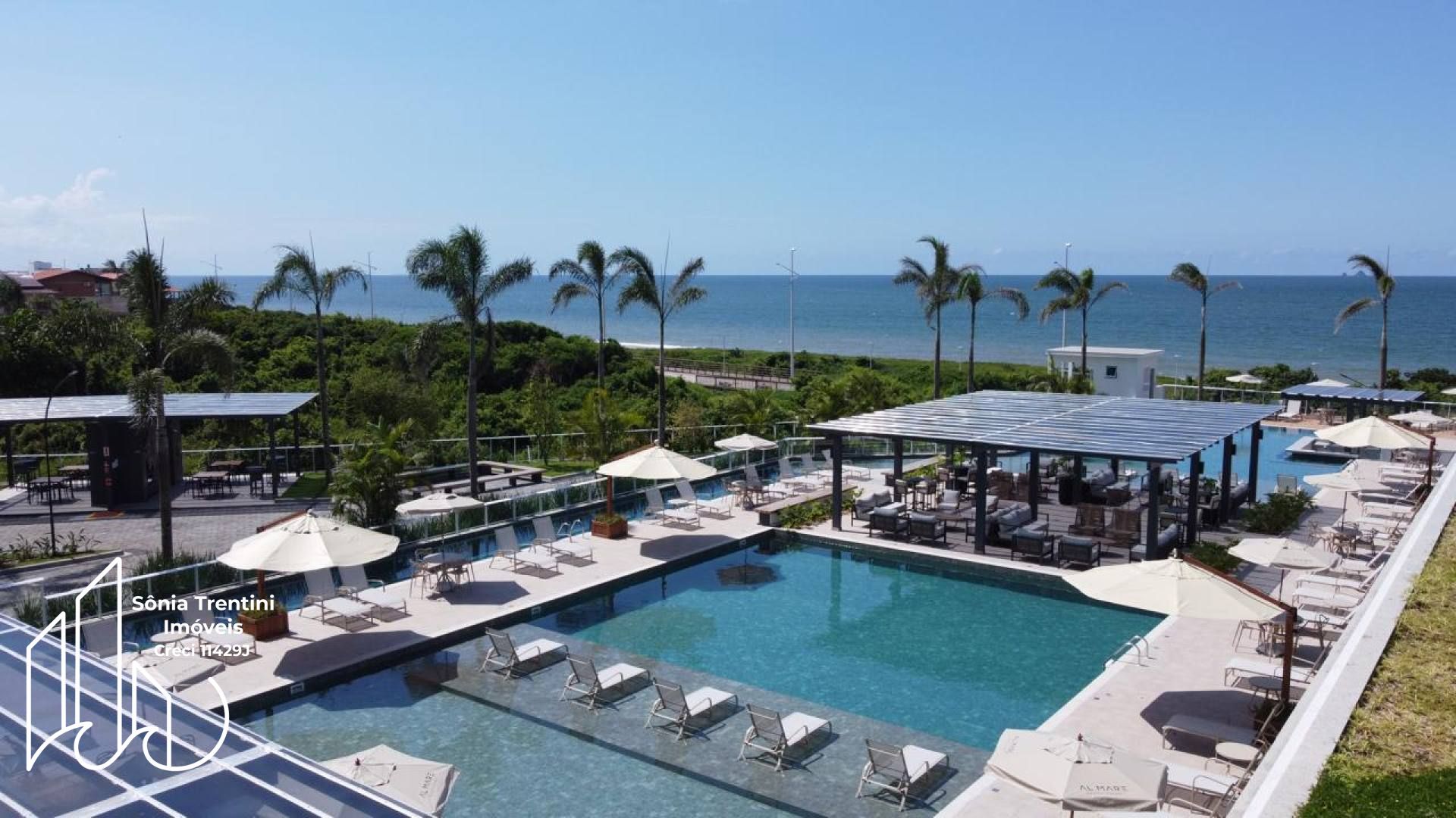 Al Mare Beach Front - Apartamento Giardino com 3 Dormitórios