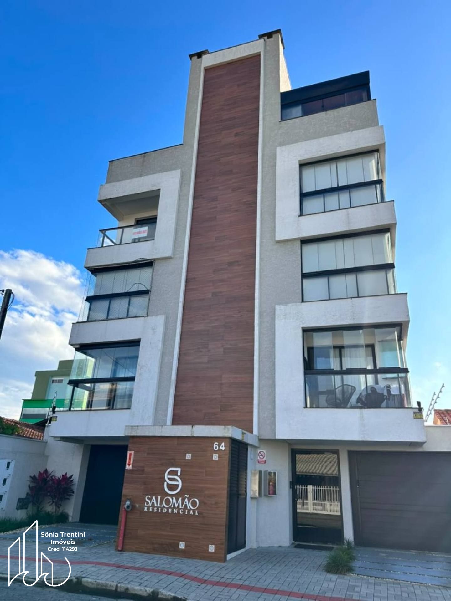 Residencial Salomão - Apartamento com 1 Suíte e 1 Dormitório na Praia Alegre em Penha