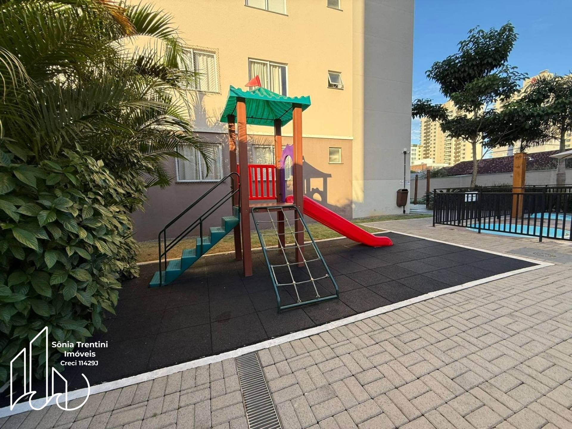 Santorini Confort Club - Apartamento Mobiliado com 2 Dormitórios no Centro em Balneário Piçarras