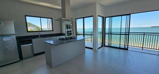 Apto NOVO semi mobiliado FRENTE MAR em Cabeçudas