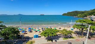 Apto NOVO semi mobiliado FRENTE MAR em Cabeçudas