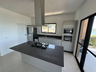 Apto NOVO semi mobiliado FRENTE MAR em Cabeçudas