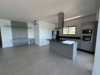 Apto NOVO semi mobiliado FRENTE MAR em Cabeçudas