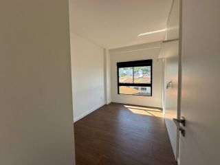 Apto NOVO semi mobiliado FRENTE MAR em Cabeçudas