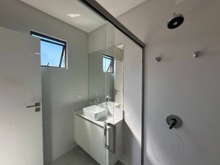 Apto NOVO semi mobiliado FRENTE MAR em Cabeçudas