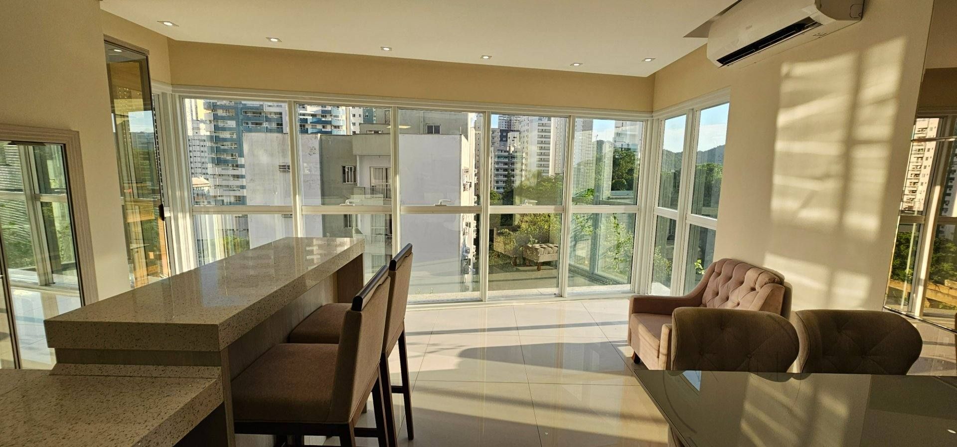 Apto com 3 suites, mobiliado, na Barra Norte em Balneário Camboriu