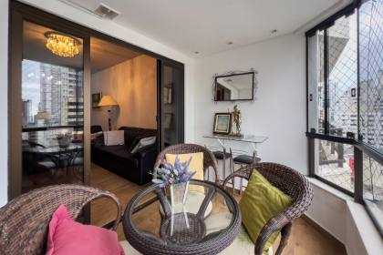 Apto bem localizado no Centro de Balneário Camboriu