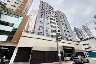 Apto bem localizado no Centro de Balneário Camboriu