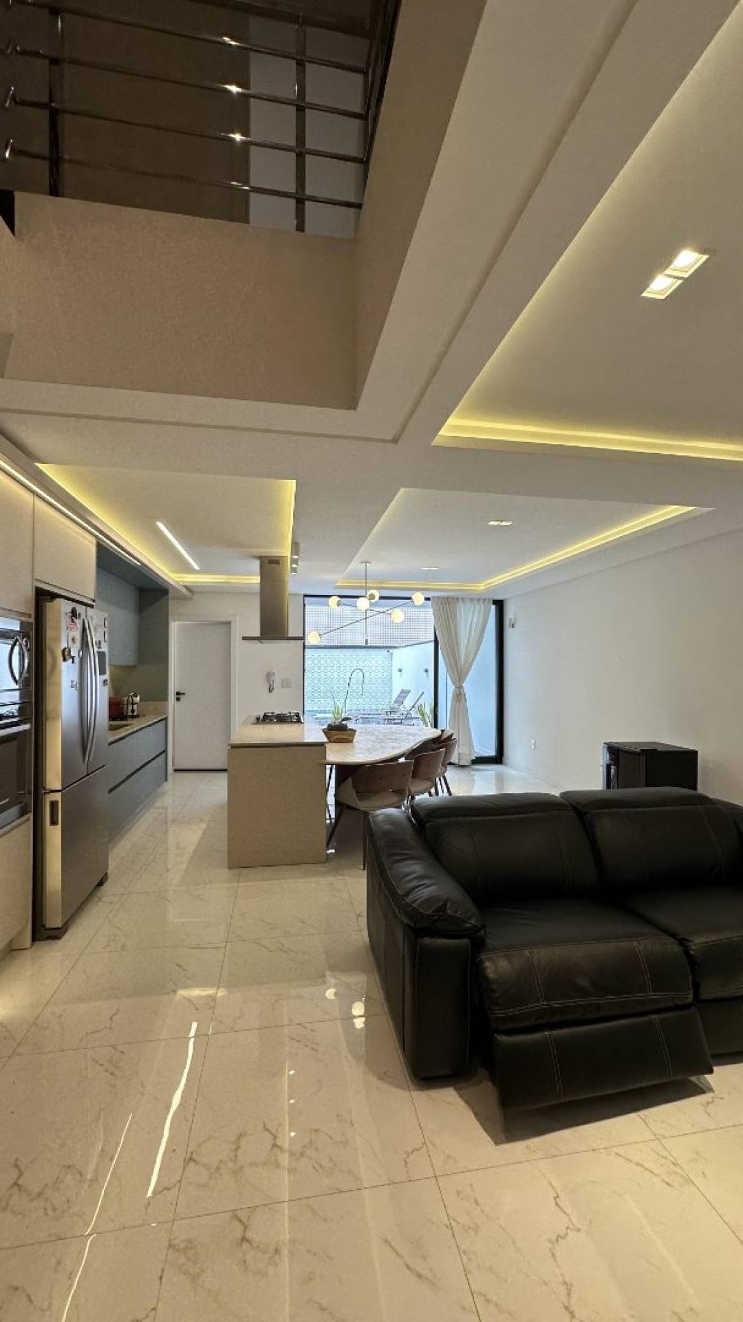 Sobrado totalmente mobiliado com piscina na Ressacada