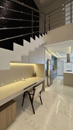 Sobrado totalmente mobiliado com piscina na Ressacada