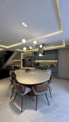 Sobrado totalmente mobiliado com piscina na Ressacada