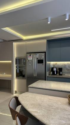 Sobrado totalmente mobiliado com piscina na Ressacada