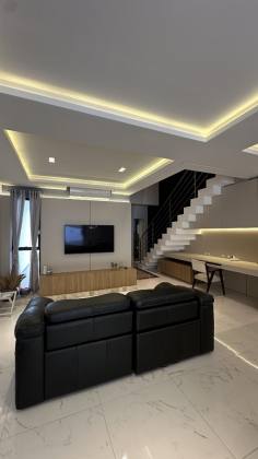 Sobrado totalmente mobiliado com piscina na Ressacada