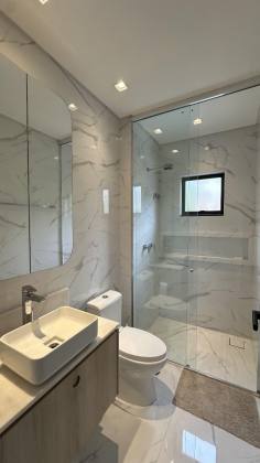 Sobrado totalmente mobiliado com piscina na Ressacada