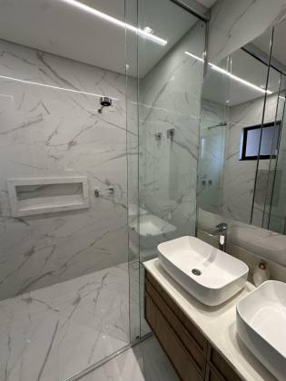 Sobrado totalmente mobiliado com piscina na Ressacada