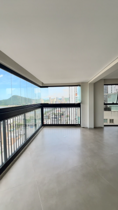 Jóia Rara no centro de  Itajaí, 4 suítes com 4 vagas