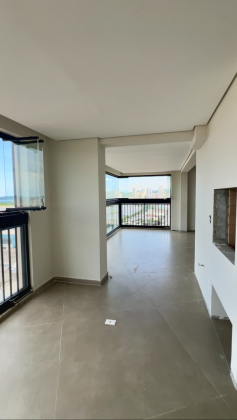 Jóia Rara no centro de  Itajaí, 4 suítes com 4 vagas