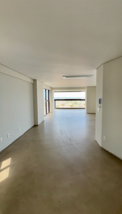 Jóia Rara no centro de  Itajaí, 4 suítes com 4 vagas