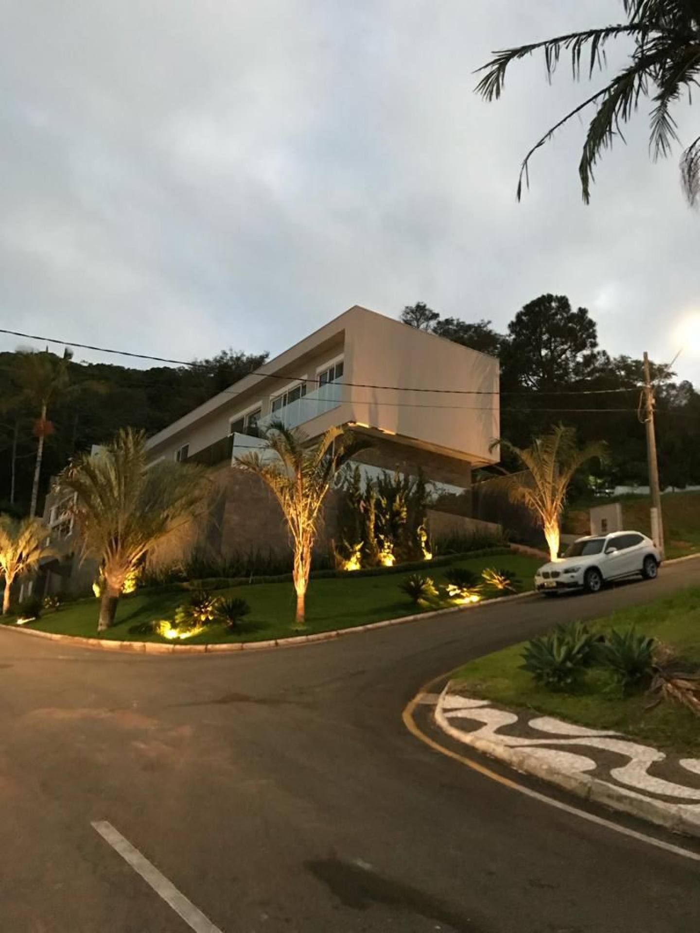 Casa Mobiliada com 4 suites em Condomínio Fechado em BC