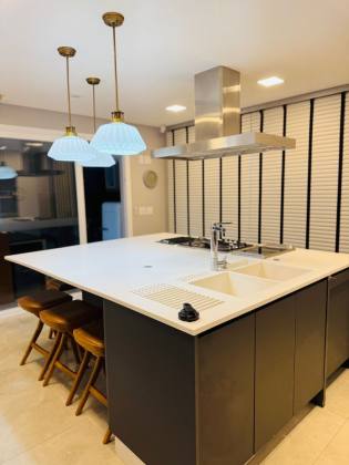 Casa Mobiliada com 4 suites em Condomínio Fechado em BC